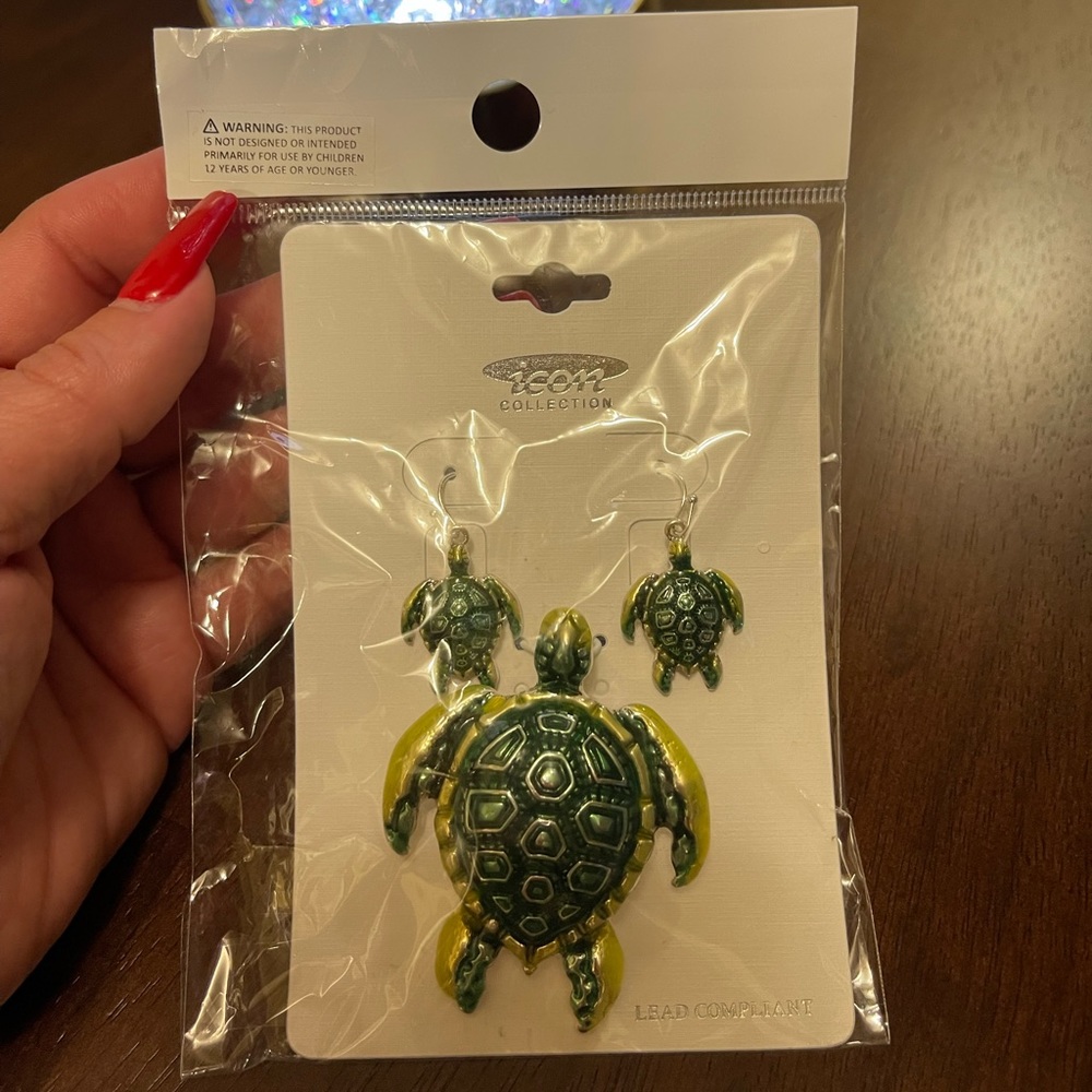 NWT ICON COLLECTION-SEA TURTLE 🐢 PENDANT & EARRINGS